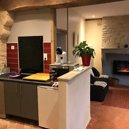 Au Poids Du Roy Apartment Noyers-sur-Serein Exterior photo