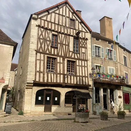 Au Poids Du Roy Apartment Noyers-sur-Serein Exterior photo